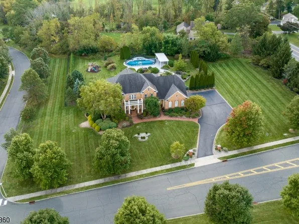 2 Crystal Glenn Ct, Raritan Twp., NJ 08822