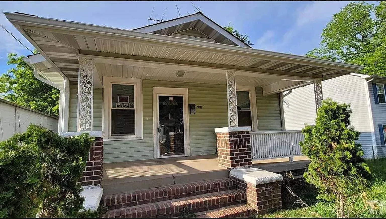 907 Holloway St — Photo 1