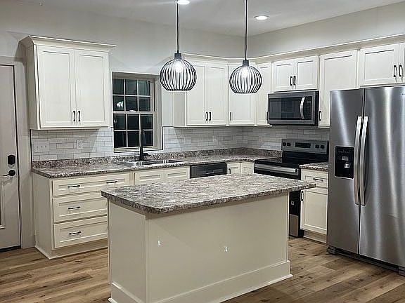 2nd image of 2864 Oak Hill Rd