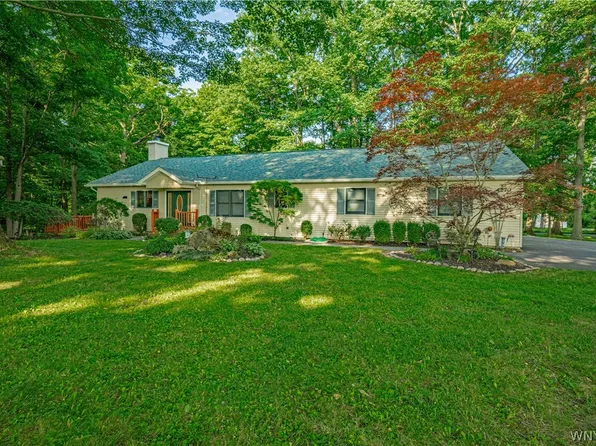 4270 Day Rd, Lockport, NY 14094