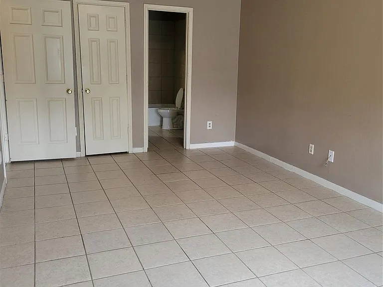 4611 Knoxville St — Photo 3