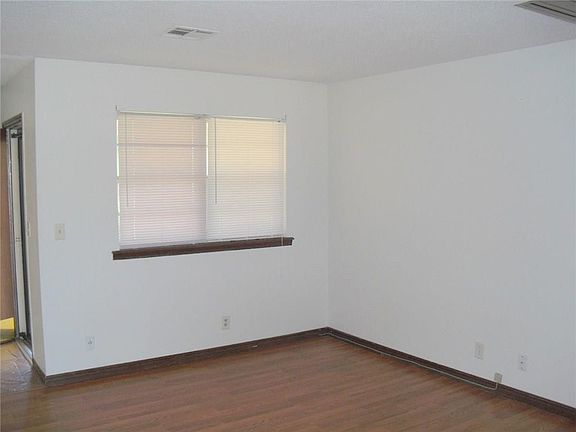 3rd image of 502 Ann Dr