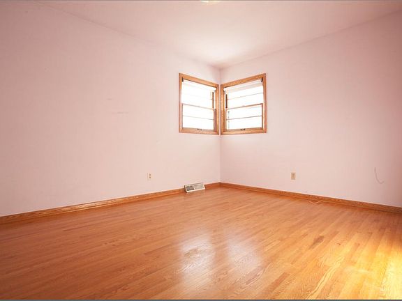 2nd image of 2640 Quincy St NE