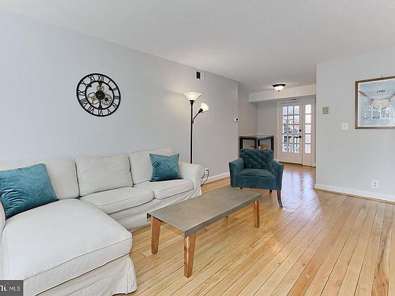 3rd image of 2832 S Abingdon St APT B1