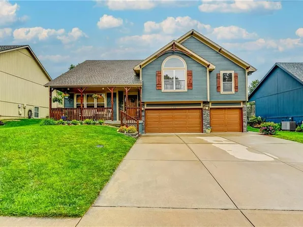 108 Surrey Ct, Smithville, MO 64089