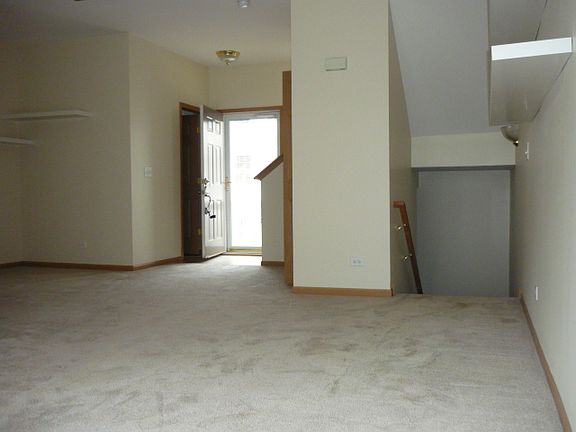 2nd image of 1468 Cambria Dr #215-4