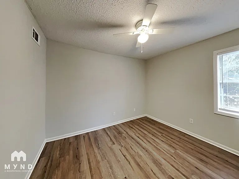 2061 Coral Hills Dr — Photo 12