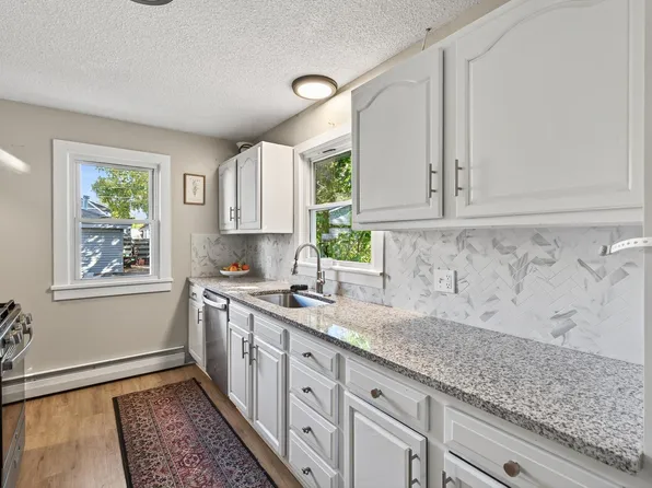 1812 Carl St, Lauderdale, MN 55113