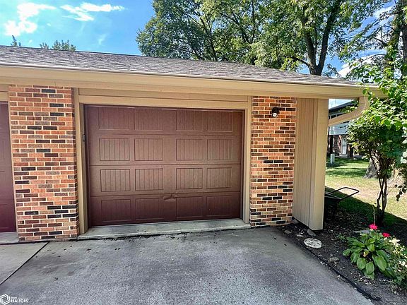 3rd image of 220 S Cardinal Dr APT 3