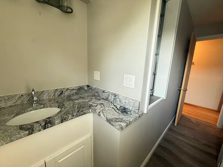 27-29 Normandy Ave #2 — Photo 4