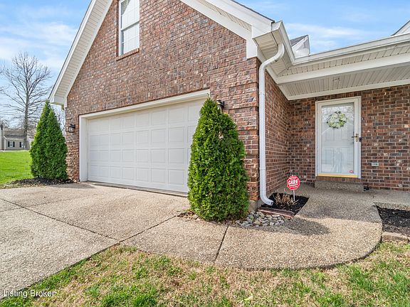 3rd image of 2912 Hewitt Place Ct