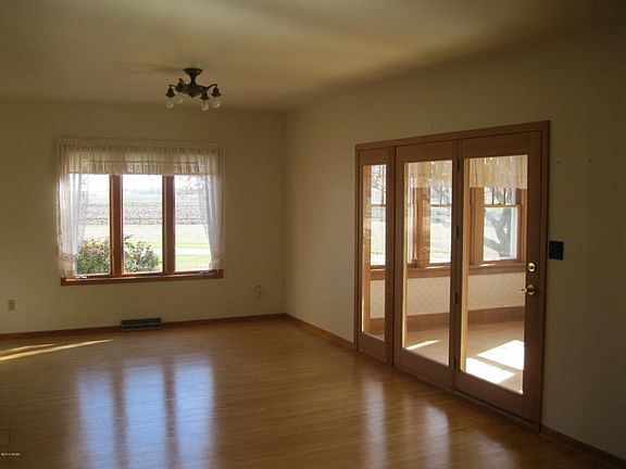 4th image of 224 Dewey St