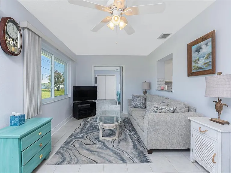 1720 Florence Ave — Photo 18