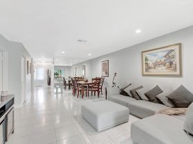 21214 Lago Cir, Boca Raton, FL