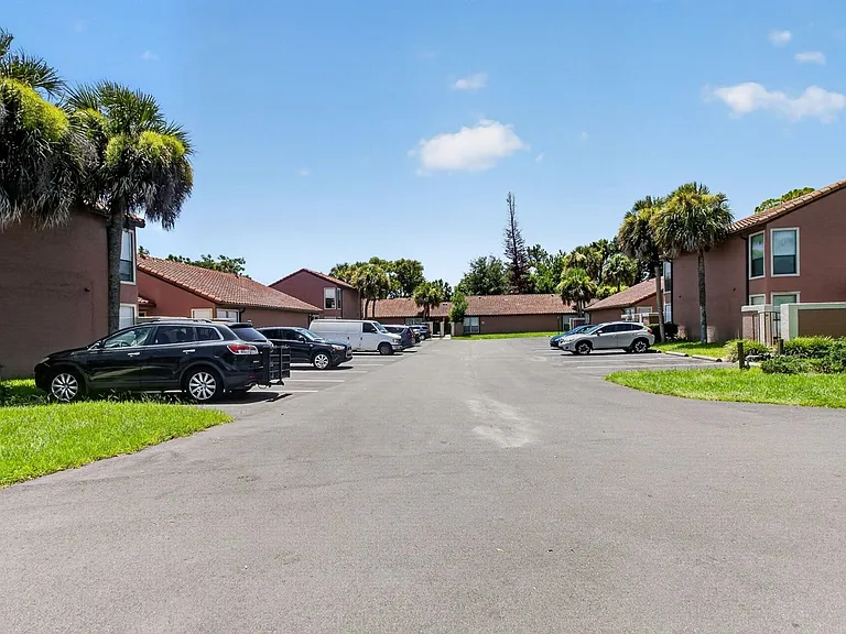 659 Montego Bay Ct — Photo 35