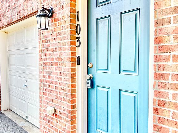 5th image of 103 Woodstream Cir