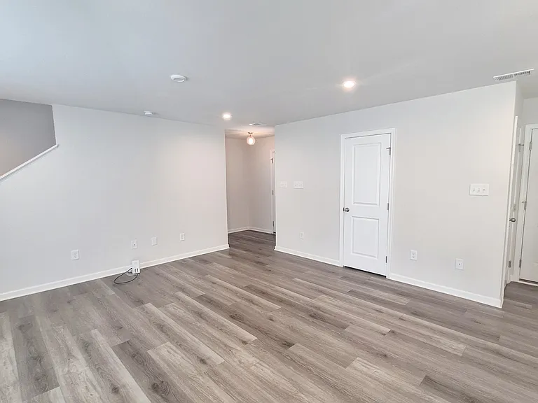 130 Robinia Rd — Photo 11