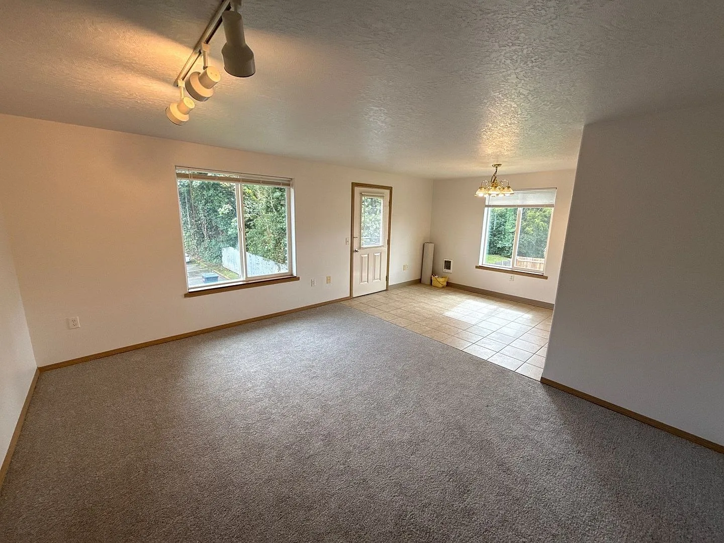 2 bed, 2.0 bath, 1049 sqft, $1,495 — Photo 2