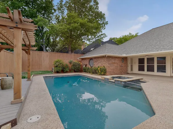 828 Mayfair Hill Ct, Bedford, TX 76021