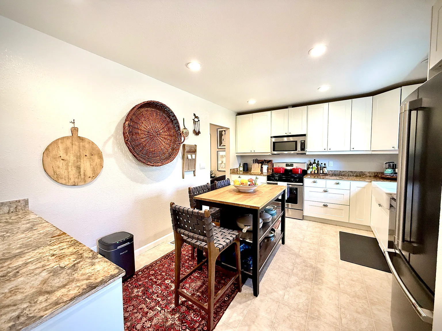 4 bed, 1296 sqft, $7,400 — Photo 4