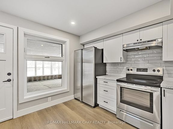 5th image of 110 Codrington St