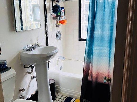 4th image of 6821 N Hamilton Ave APT 1W