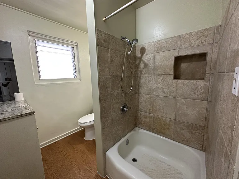 660 Hausten St #B — Photo 7