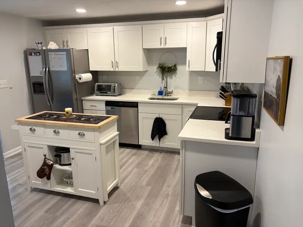 15 Enterprise St #2, Duxbury, MA 02332