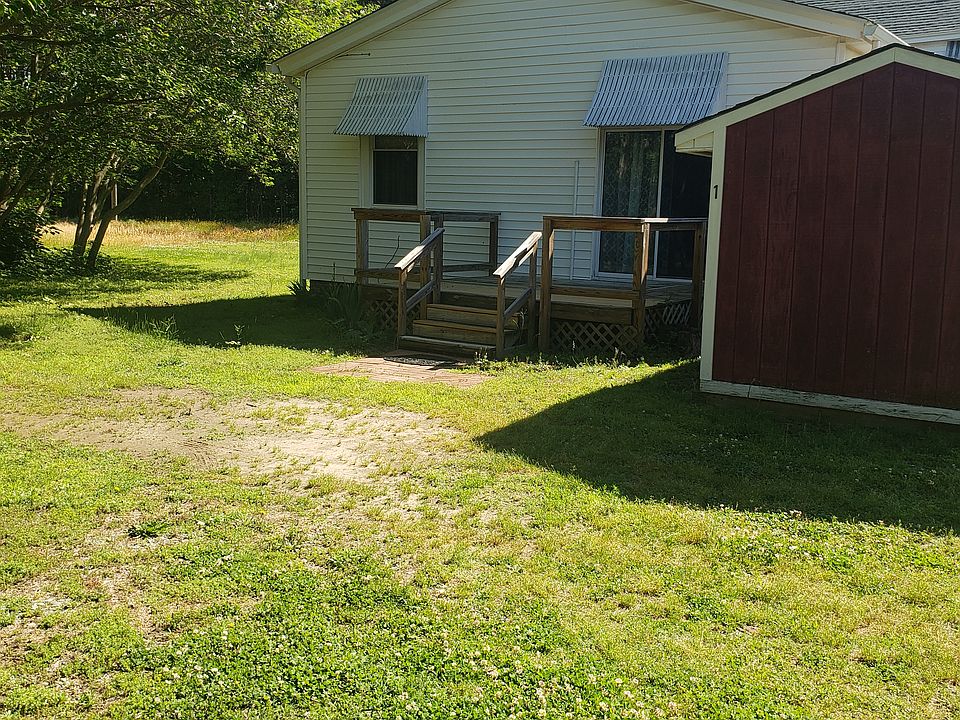 Entry to deck and apartment