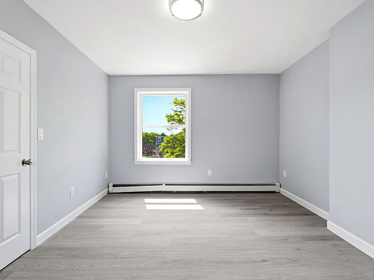 250-252 Main St #3R — Photo 13
