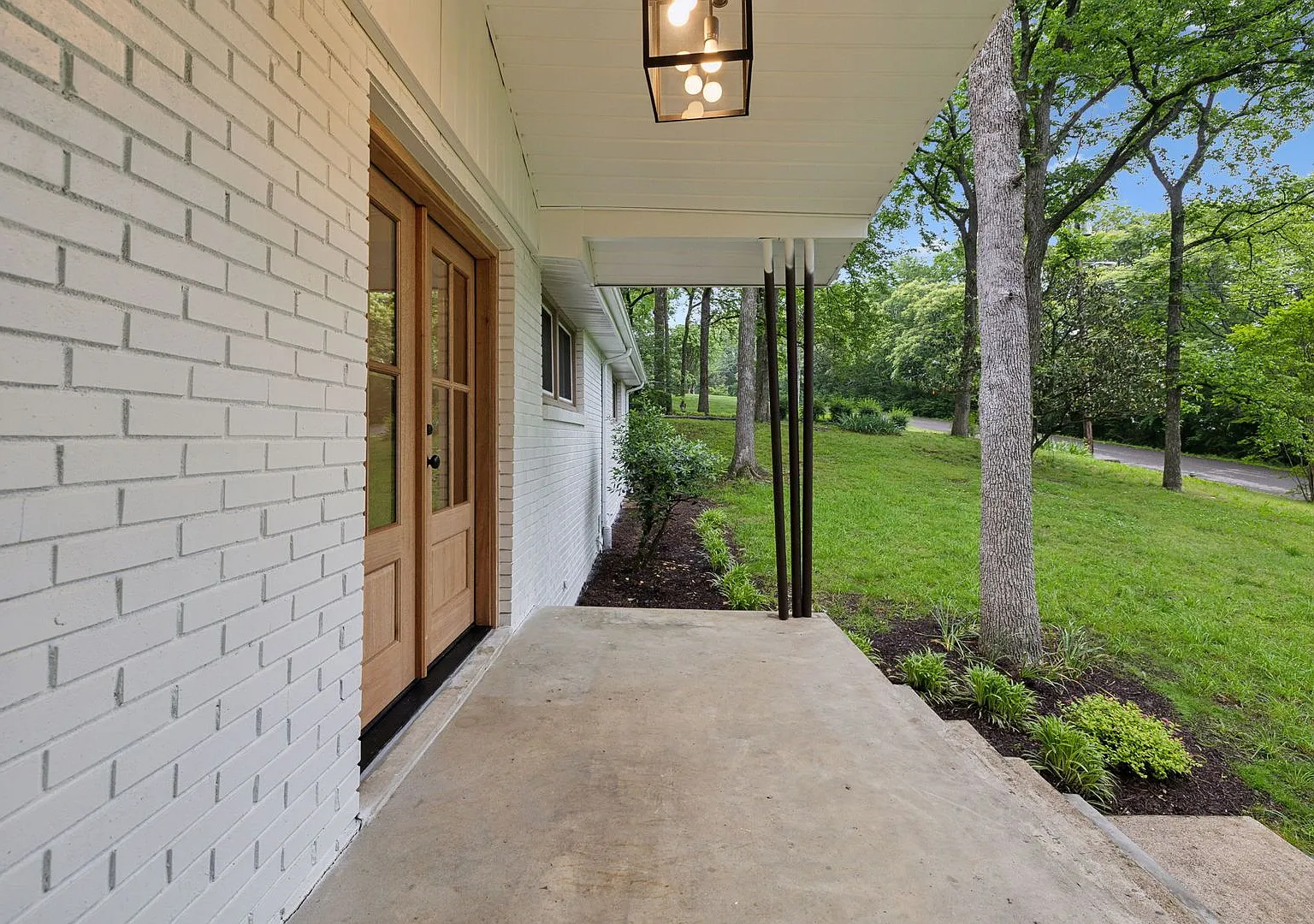 4 Bedroom Renovated House in West Meade, available for immediate move in — Photo 4