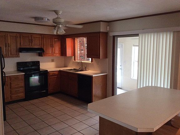 2nd image of 309 NW Delar Gln