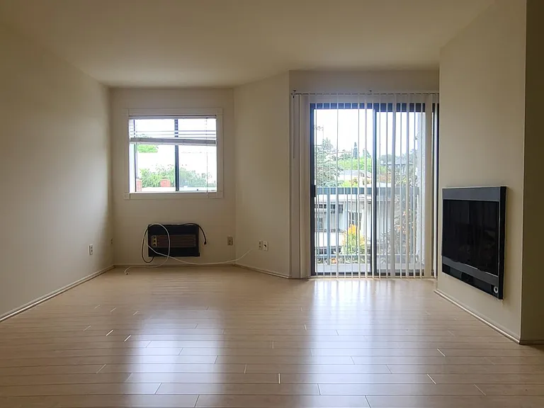 4444 Avocado St #103 — Photo 4