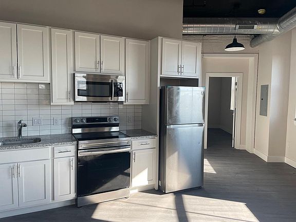 4th image of 212 W Roberts Ave Unit 206