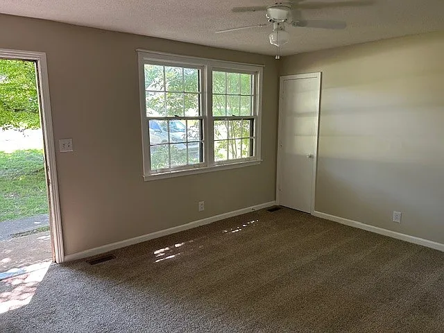 2830 Sparrow Dr — Photo 5