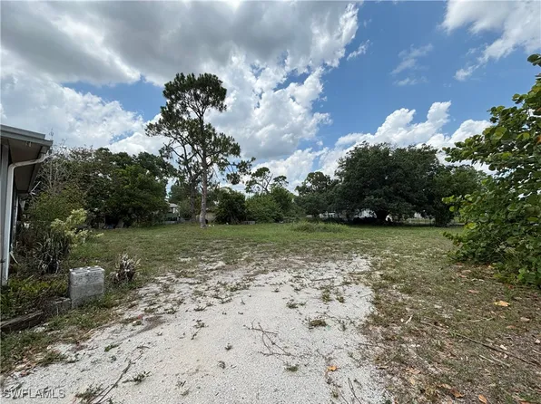 8126 Everhart Dr, North Fort Myers, FL 33917