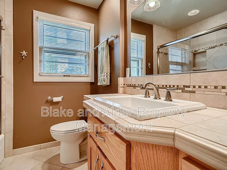2727 NE 65th Ave — Photo 16