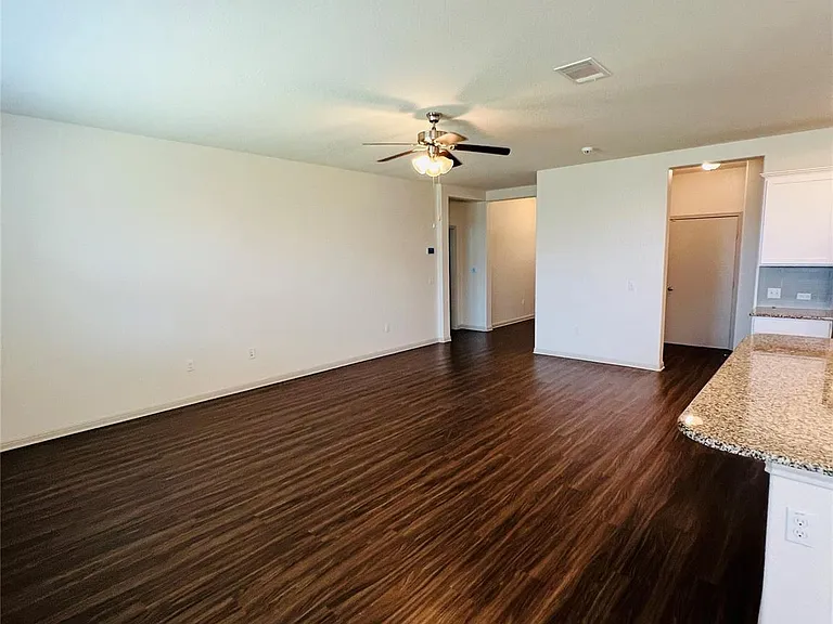 16901 Aventura Ave — Photo 17