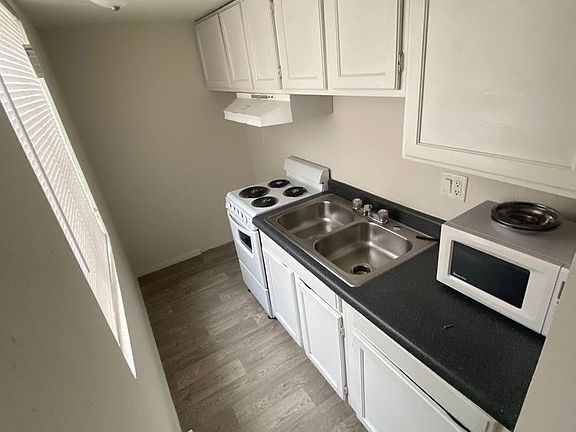 2nd image of 310 E Chalmers St #0B-1Ba