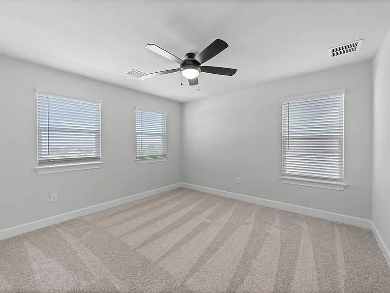 9513 Balmy Ln — Photo 13