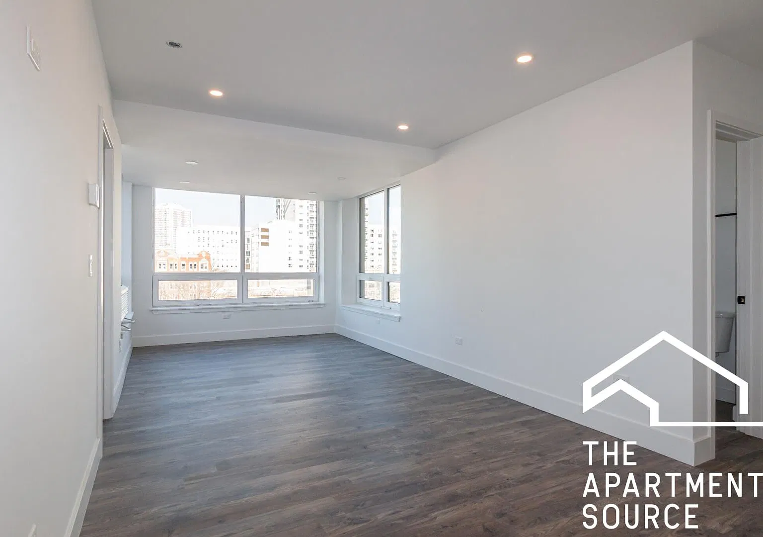941 W Carmen Ave — Photo 3