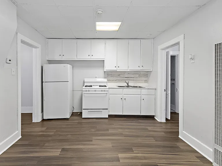 20 E 10th Ave #B — Photo 4