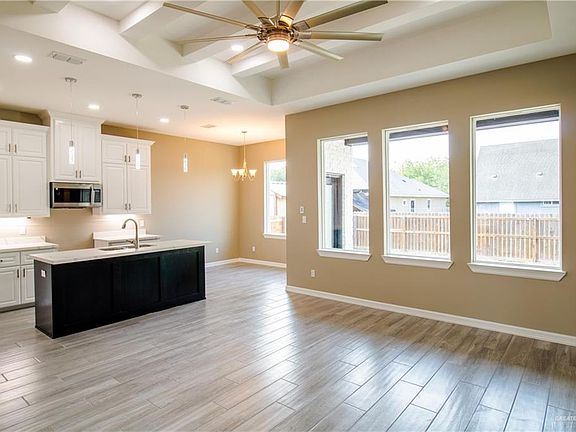 2nd image of 3621 Mina De Oro St