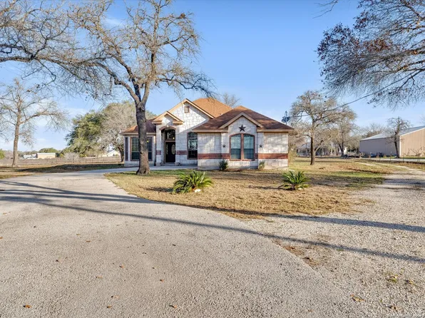 130 County Road 6868 W, Natalia, TX 78059