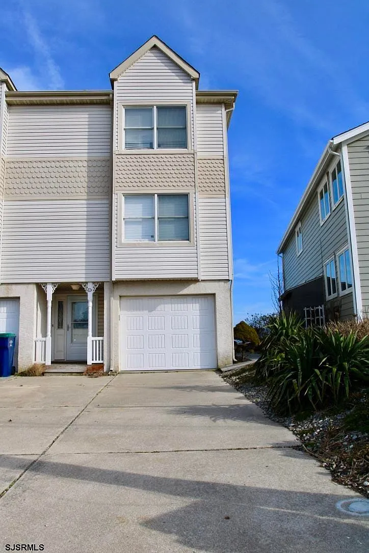 3 bed, 3.0 bath, $3,000 — Photo 2