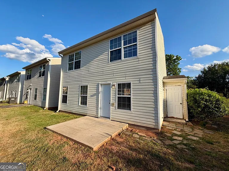 15 Lakeside Cir — Photo 2