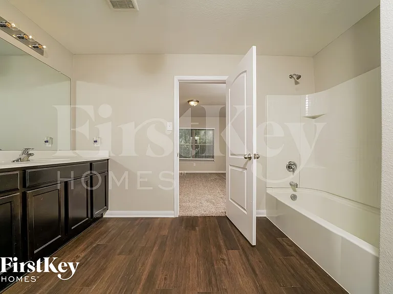1310 Barrel Dr — Photo 10