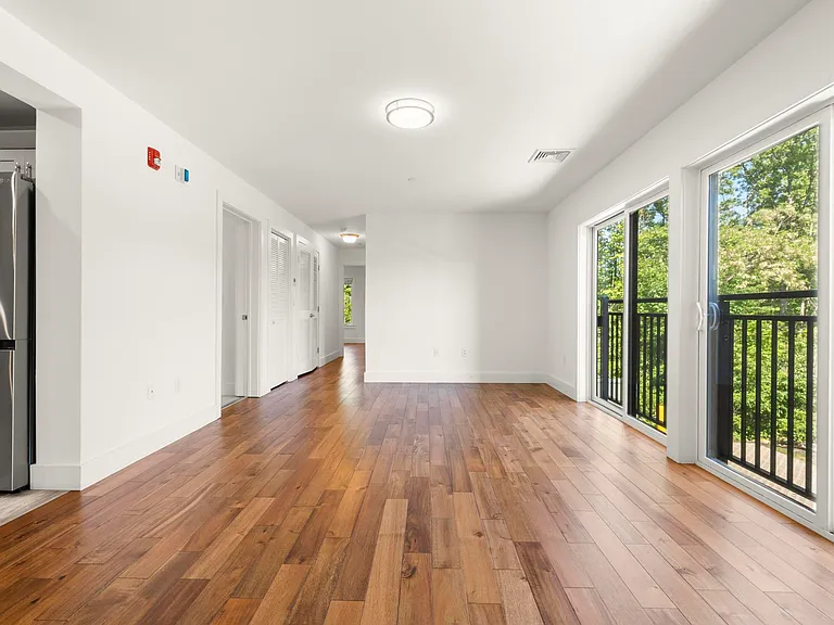 245 E Main St #1 — Photo 28