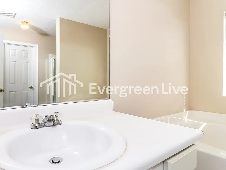 520 Ashland Manor Dr — Photo 10