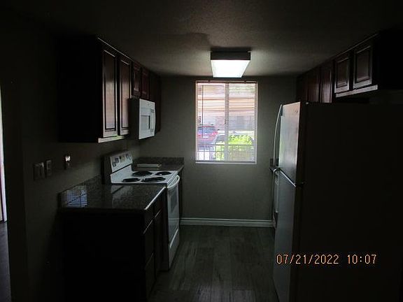 5th image of 11 River Glen Dr #11